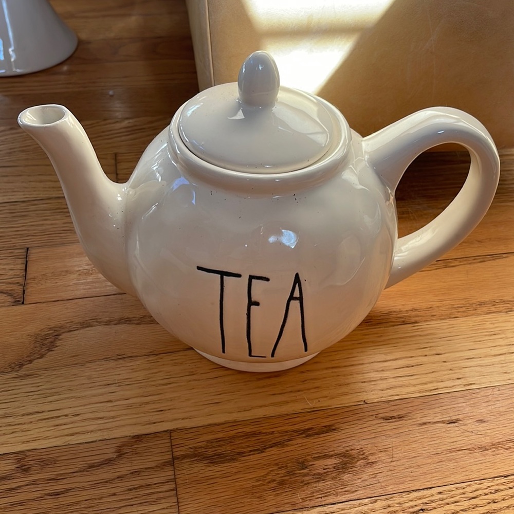 HTF RAE DUNN CIRCULAR TEA PITCHER